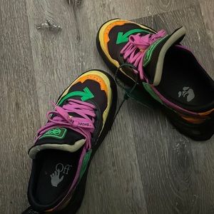 Off whites obsy 1000 yellow black, only worn twice  they are in good condition!!